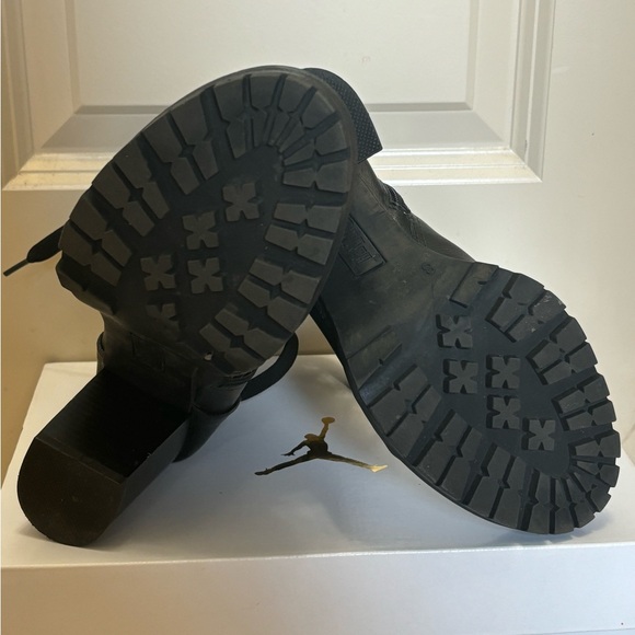 lace up boots - Picture 3 of 3